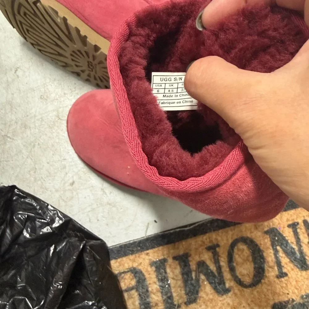 UGG Women's Pink/Red Winter Boots - Good Conditon - Size 6 Winter Fur Boots